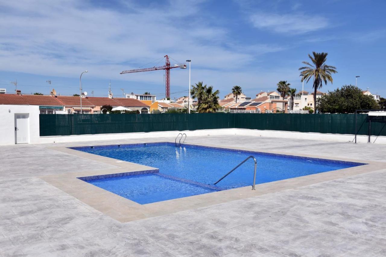Casa Alex Torrevieja- Holiday House - Con Piscina Comunitaria Exteriör bild