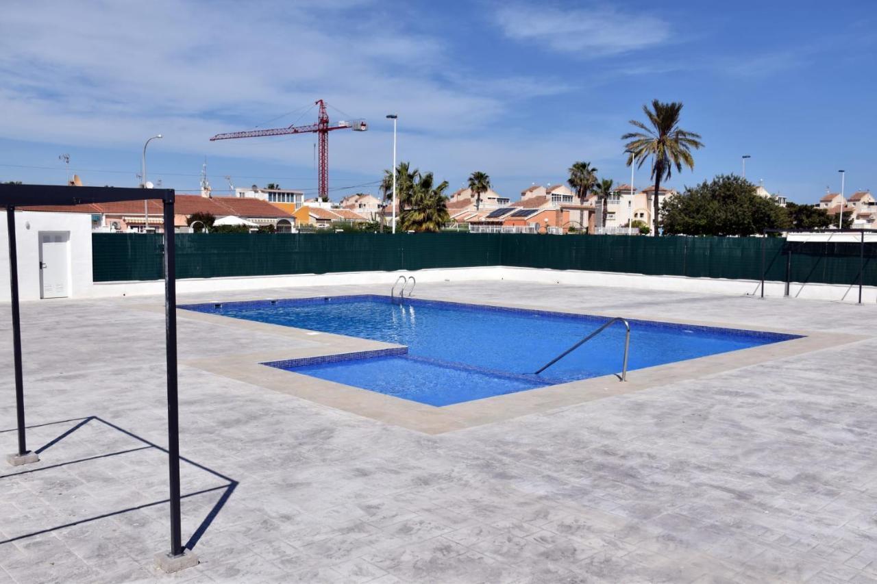 Casa Alex Torrevieja- Holiday House - Con Piscina Comunitaria Exteriör bild